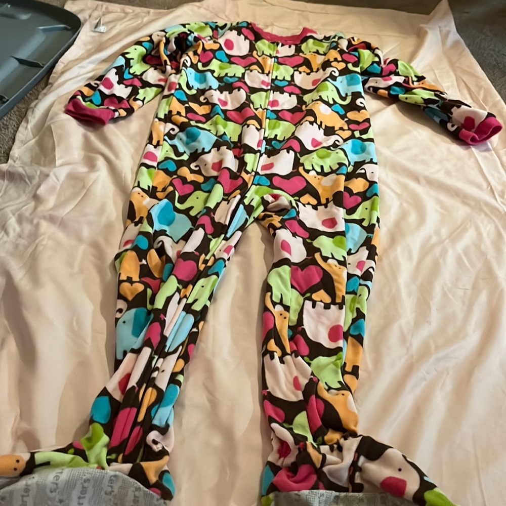 Carter’s footed PJs soft cute and with elephants on them. Size 7